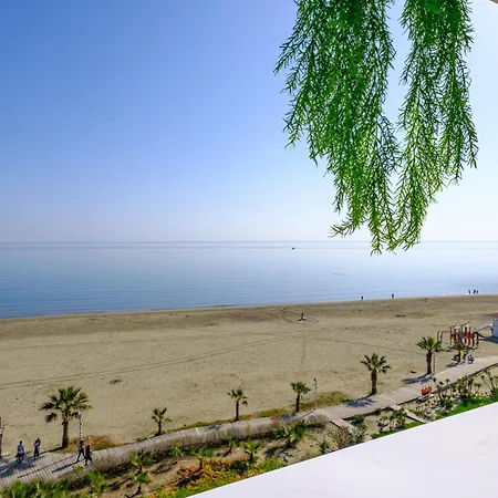 Lazuli Sea View Beachfront Ap 253 Lägenhet Larnaca