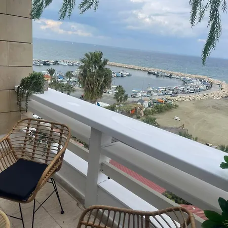 Lazuli Sea View Beachfront Ap 253 * ラルナカ