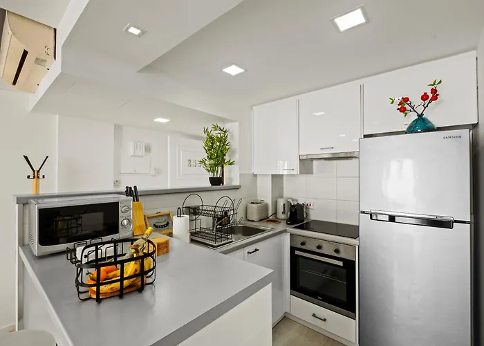 Lazuli Sea View Beachfront Ap 253 * Lárnaca