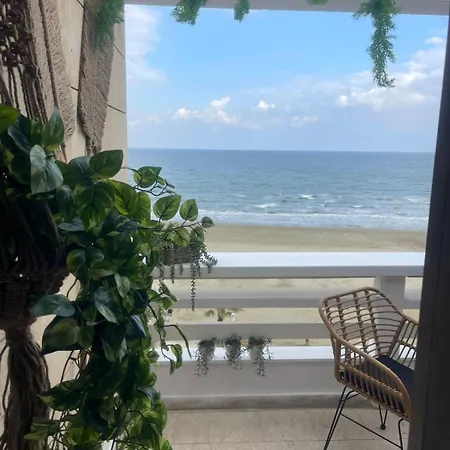 Lazuli Sea View Beachfront Ap 253 Ларнака