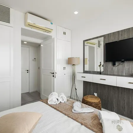 Lazuli Sea View Beachfront Ap 253 Апартаменты *