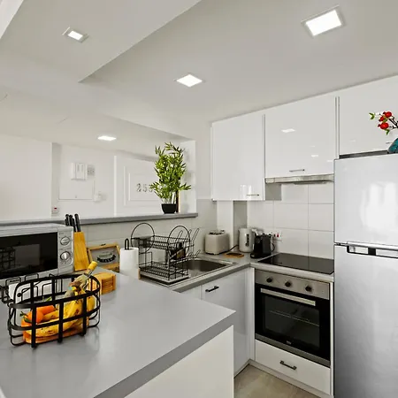 Lazuli Sea View Beachfront Ap 253 * Ларнака